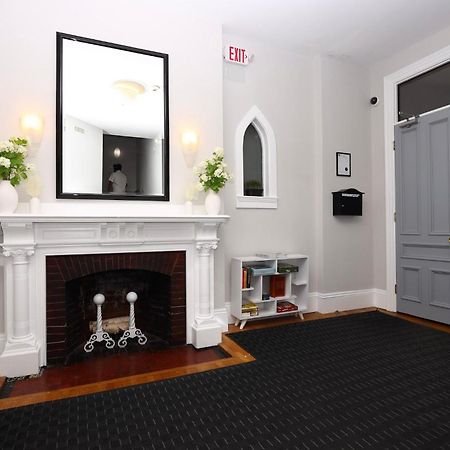 Large Stylish Newbury Street Studio W/ Kitchen Бостон Экстерьер фото