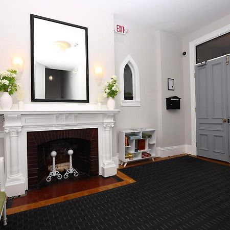 Large Stylish Newbury Street Studio W/ Kitchen Бостон Экстерьер фото